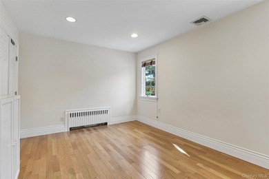 Welcome to 111 Palmyra Ave, a stunning 4/5-bedroom residence set - photo 21