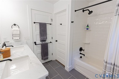This gorgeous 3 bedroom (+guest suite/flex space) waterfront - photo 29