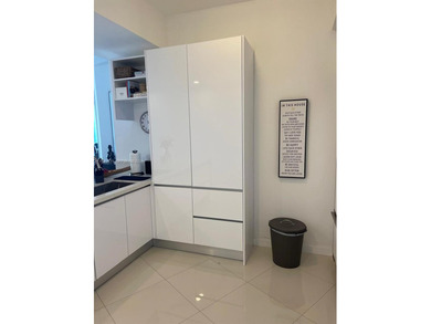 FLAWLESS 2 BDR + CONVERTED ENCLOSED DEN AS 3RD BDR / 3 FULL BTHS