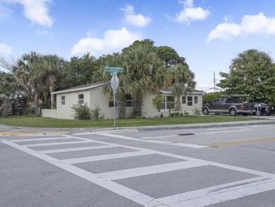 Beautifully renovated 3BR/2BA home on a landscaped corner lot - photo 1