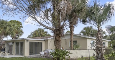 Beautifully renovated 3BR/2BA home on a landscaped corner lot - photo 5