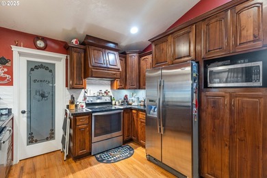 Charming 3-bedroom, 2-bath home on 1.66 acres in Sutherlin - photo 12