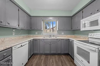 Are you ready to move into lovely townhome on the golf course? - photo 14