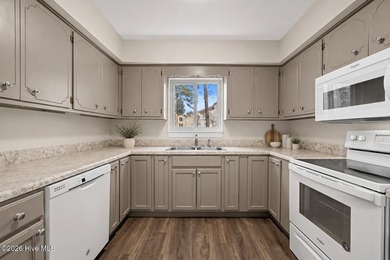 Are you ready to move into lovely townhome on the golf course? - photo 15
