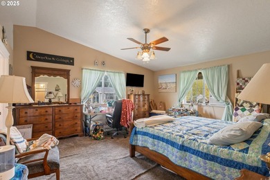 Charming 3-bedroom, 2-bath home on 1.66 acres in Sutherlin - photo 15
