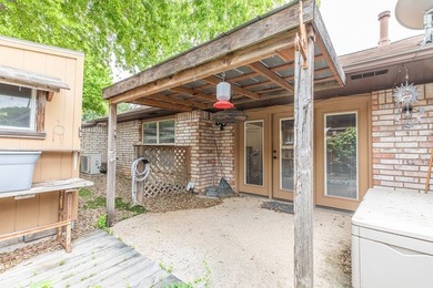 Charming and conveniently located, this well-maintained - photo 18