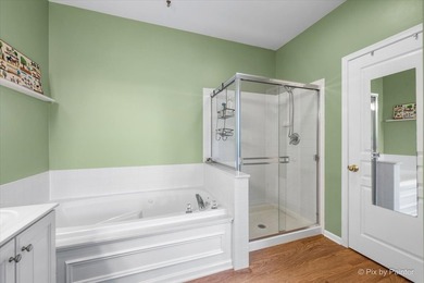 Check off every box on your wish list! RARE 1st floor master - photo 22