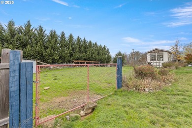 Charming 3-bedroom, 2-bath home on 1.66 acres in Sutherlin - photo 29