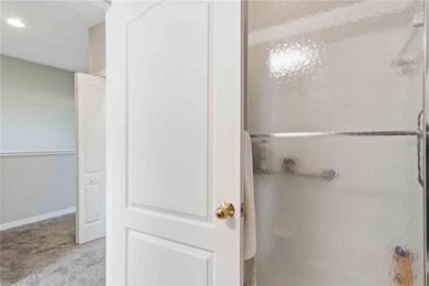 Short Sale. Short sale - Bank approved price. This townhouse - photo 50
