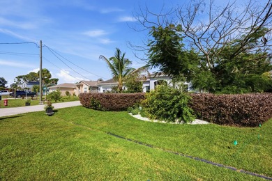 Discover this beautifully designed 3-bedroom, 3-bath home with a - photo 4