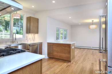 This is a truly must-see home! A modernized Mid-Century - photo 12