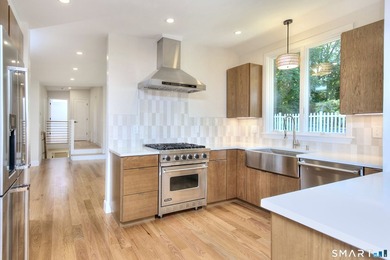 This is a truly must-see home! A modernized Mid-Century - photo 13
