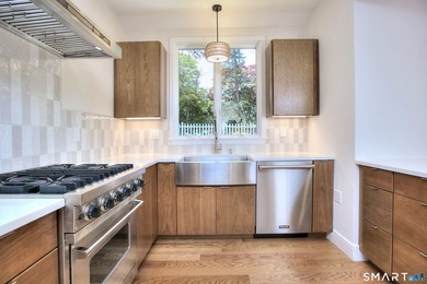 This is a truly must-see home! A modernized Mid-Century - photo 14