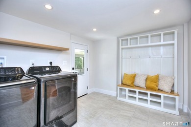 This is a truly must-see home! A modernized Mid-Century - photo 17