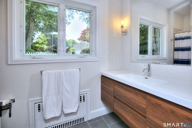 This is a truly must-see home! A modernized Mid-Century - photo 18