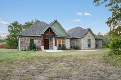 Bonham Lake Home For Sale in Bonham Texas