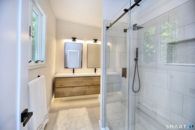This is a truly must-see home! A modernized Mid-Century - photo 22