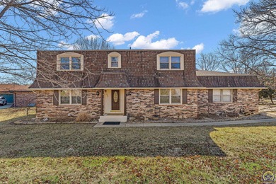 Sherwood Lake Home Sale Pending in Topeka Kansas