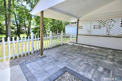 This is a truly must-see home! A modernized Mid-Century - photo 32