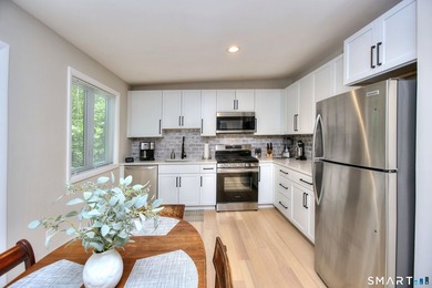 This is a truly must-see home! A modernized Mid-Century - photo 34