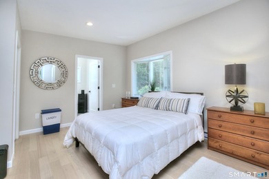 This is a truly must-see home! A modernized Mid-Century - photo 36