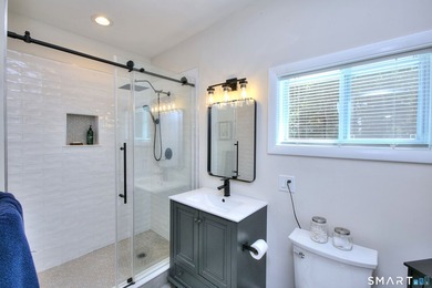 This is a truly must-see home! A modernized Mid-Century - photo 37