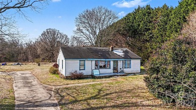 Lake Wylie Home For Sale in Clover South Carolina