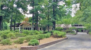 (private lake, pond, creek) Home For Sale in Tupelo Mississippi