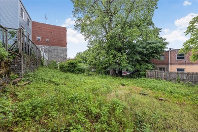 Detached Bronx multifamily with oversized lot, parking, income - photo 26