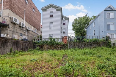 Detached Bronx multifamily with oversized lot, parking, income - photo 27
