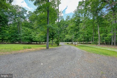 Perfect lake house! 3 Bedroom 2 full and 2 half baths plus a - photo 3