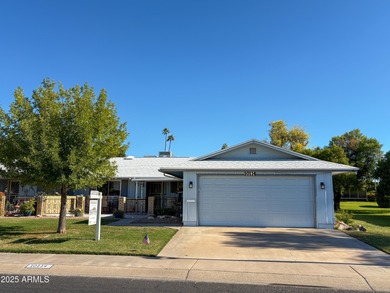 Lake Townhome/Townhouse Active Under Contract in Sun City, Arizona