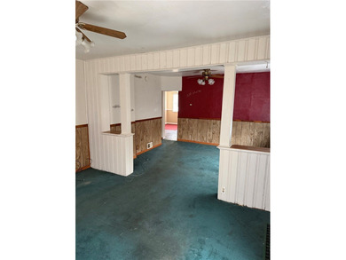 Bungalow-style ranch home situated on a dead-end street. Level - photo 3