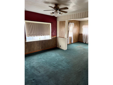 Bungalow-style ranch home situated on a dead-end street. Level - photo 4