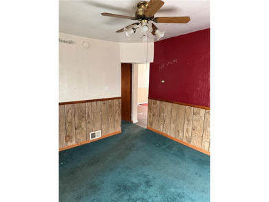 Bungalow-style ranch home situated on a dead-end street. Level - photo 6