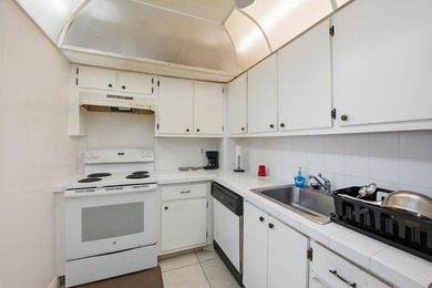 Spacious 2-bedroom, 2-bath condo with tranquil water views - photo 14