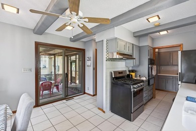 Spacious and beautifully updated 4-bedroom, 3-bath two-story - photo 11