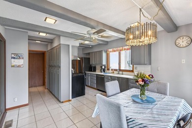 Spacious and beautifully updated 4-bedroom, 3-bath two-story - photo 13