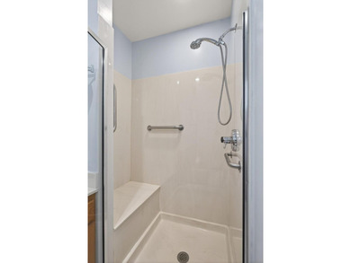 Spacious and beautifully updated 4-bedroom, 3-bath two-story - photo 19