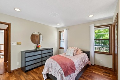 Spacious and beautifully updated 4-bedroom, 3-bath two-story - photo 24