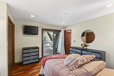 Spacious and beautifully updated 4-bedroom, 3-bath two-story - photo 25