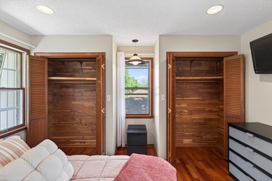 Spacious and beautifully updated 4-bedroom, 3-bath two-story - photo 26