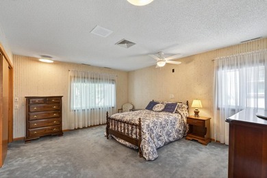 Spacious and beautifully updated 4-bedroom, 3-bath two-story - photo 29