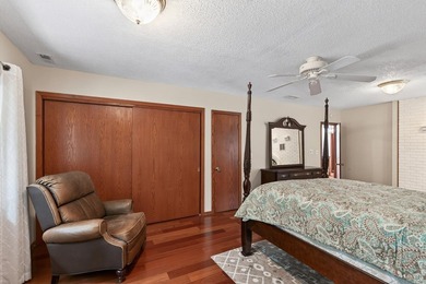 Spacious and beautifully updated 4-bedroom, 3-bath two-story - photo 32