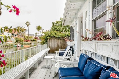 First time on the market! Unwind on the lovely canal-front Deck - photo 3