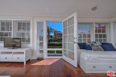 First time on the market! Unwind on the lovely canal-front Deck - photo 5