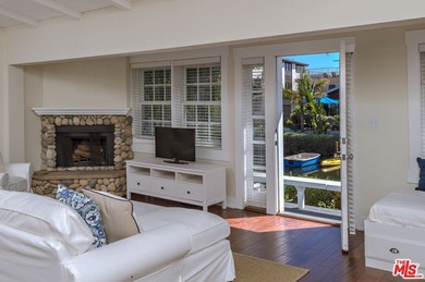 First time on the market! Unwind on the lovely canal-front Deck - photo 6