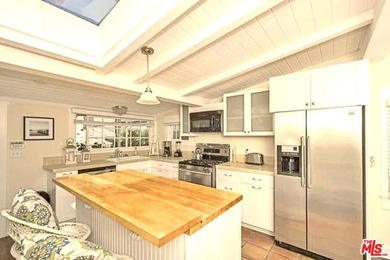 First time on the market! Unwind on the lovely canal-front Deck - photo 8