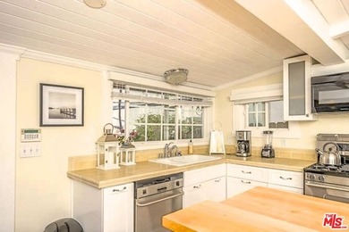First time on the market! Unwind on the lovely canal-front Deck - photo 9