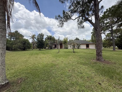 Welcome to this single-story residence in The Acreage, offering - photo 1